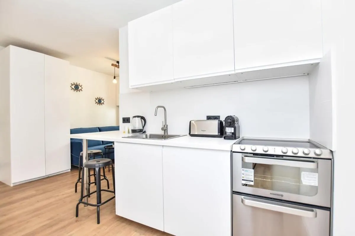 Renovated 2Bd Apartment In Parc Belleville Paris
