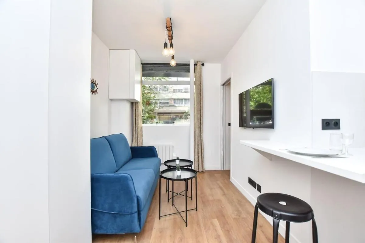 Renovated 2Bd Apartment In Parc Belleville Paris