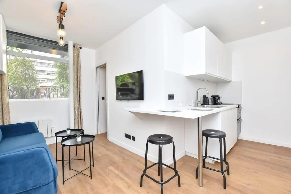 Renovated 2Bd Apartment In Parc Belleville Paris