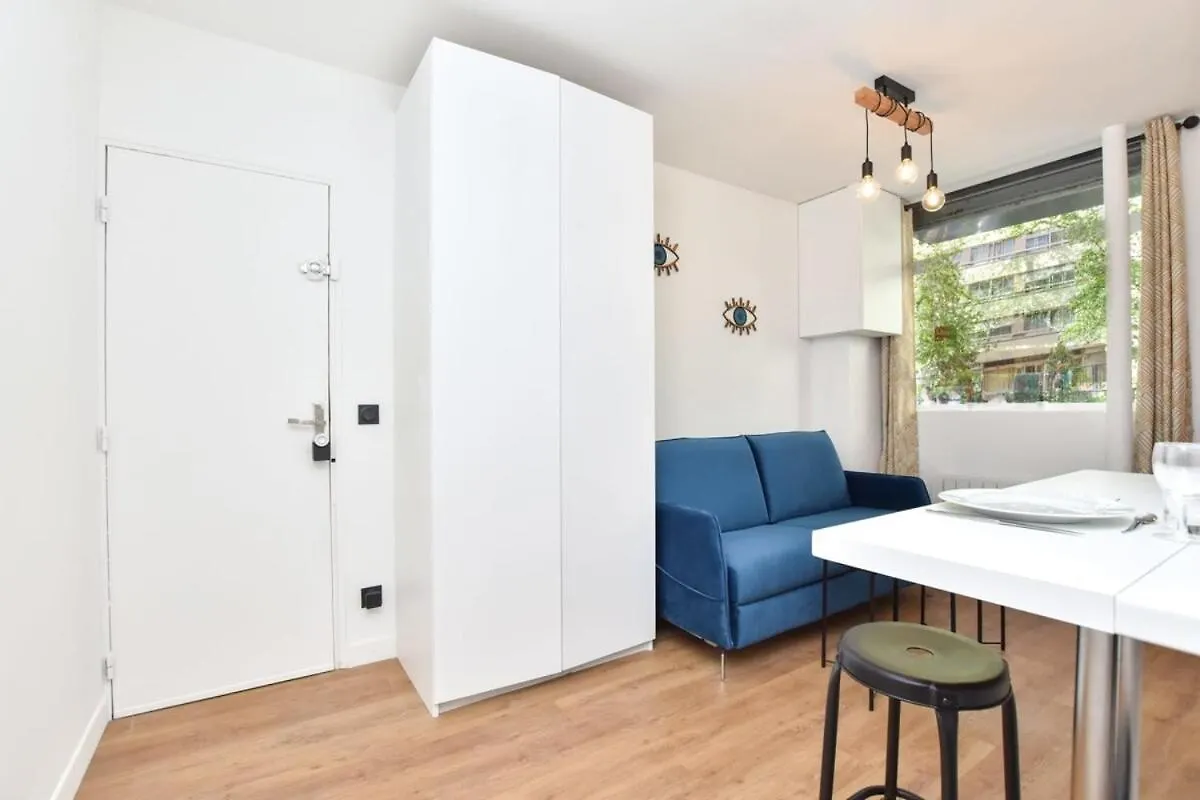 Renovated 2Bd Apartment In Parc Belleville Paris 0*,