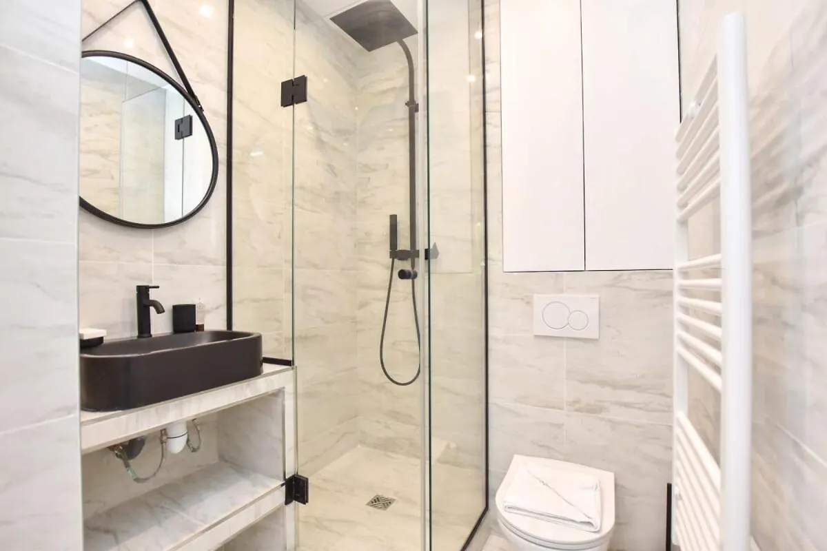 Renovated 2Bd Apartment In Parc Belleville Paris France