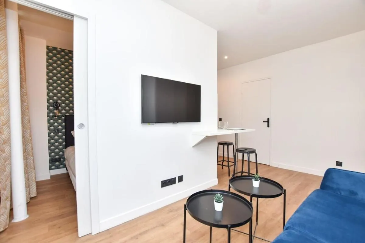 Renovated 2Bd Apartment In Parc Belleville Paris